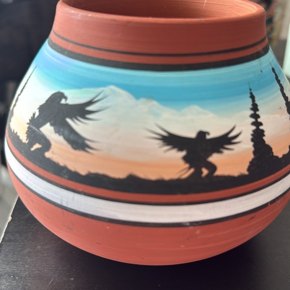 Handmade Native American pottery - Picture 5 of 14